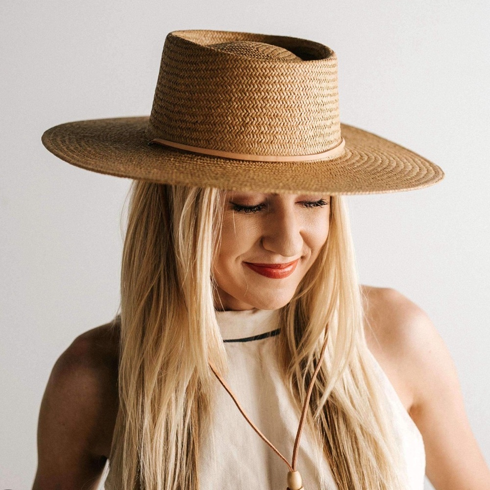 Beautiful Gigi Pip Aiden beach hat with strap - unworn/NWT